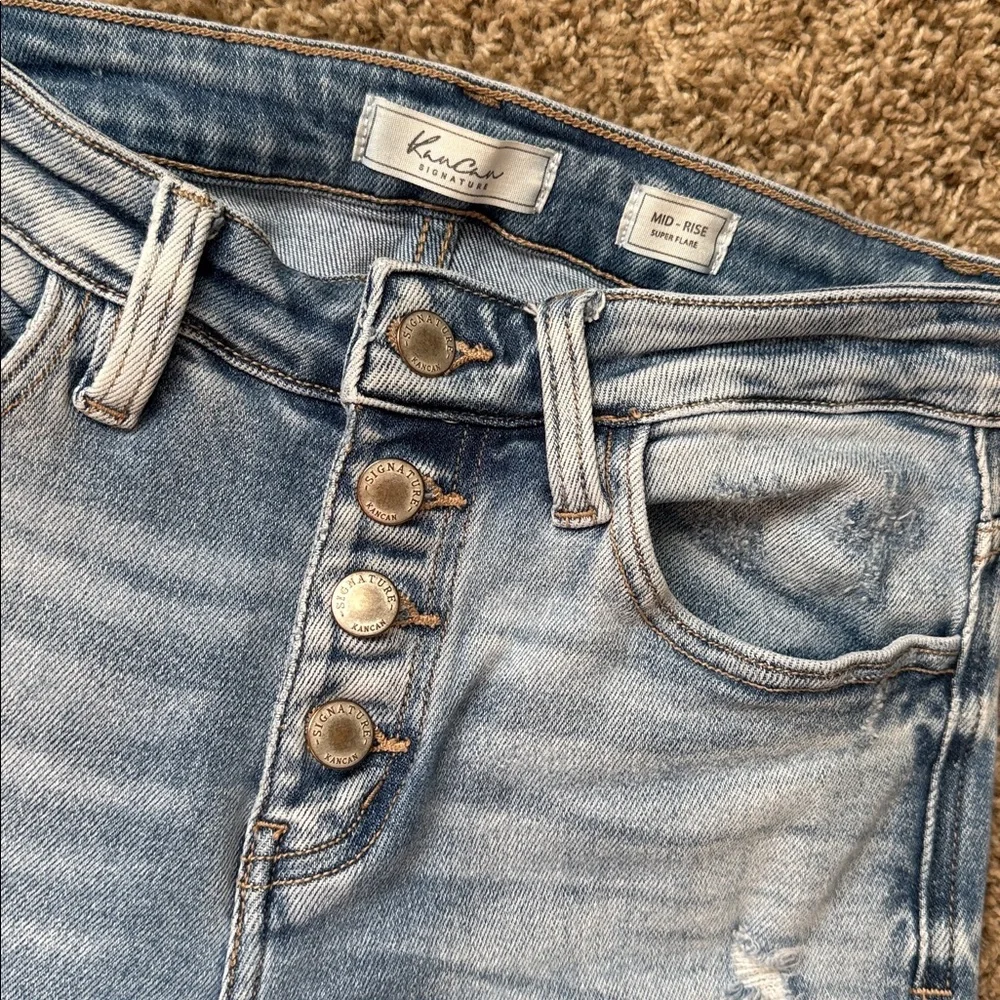 KanCan Flare Jeans button-fly with Distressed Hem - Picture 2 of 7